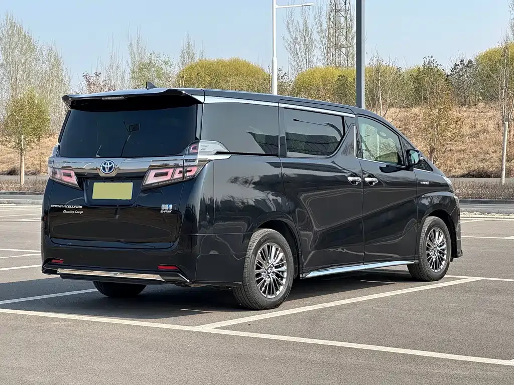 Toyota Vellfire — фото 3