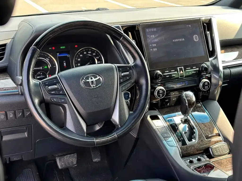 Toyota Vellfire — фото 2