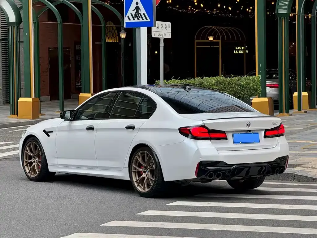 BMW M5 — фото 9