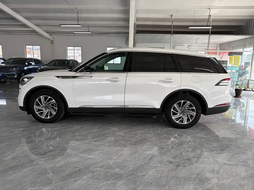 Lincoln Aviator — фото 10