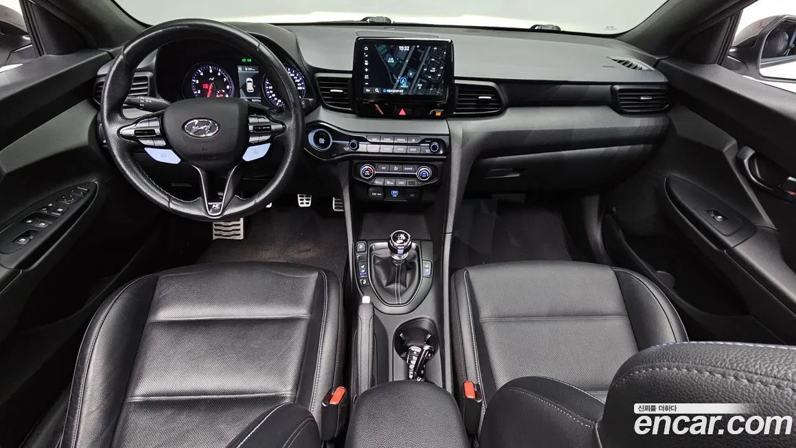 Hyundai Veloster — фото 7