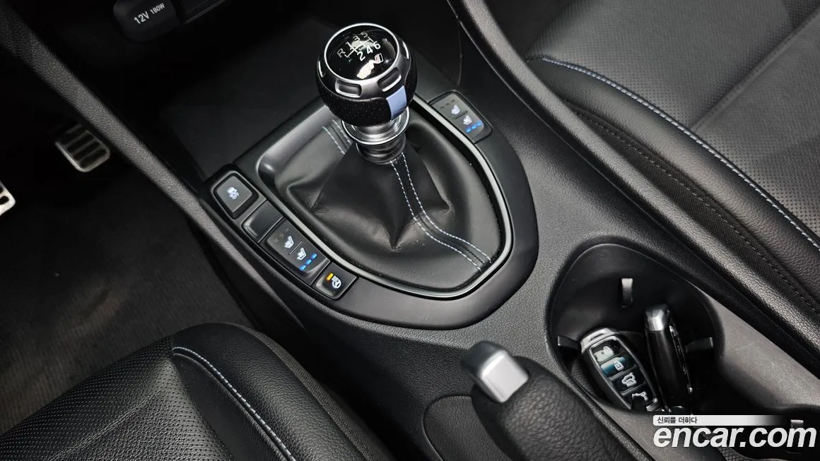 Hyundai Veloster — фото 9
