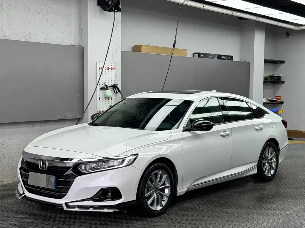 Honda Accord — фото 1