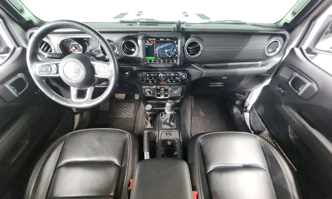 Jeep Wrangler — фото 10
