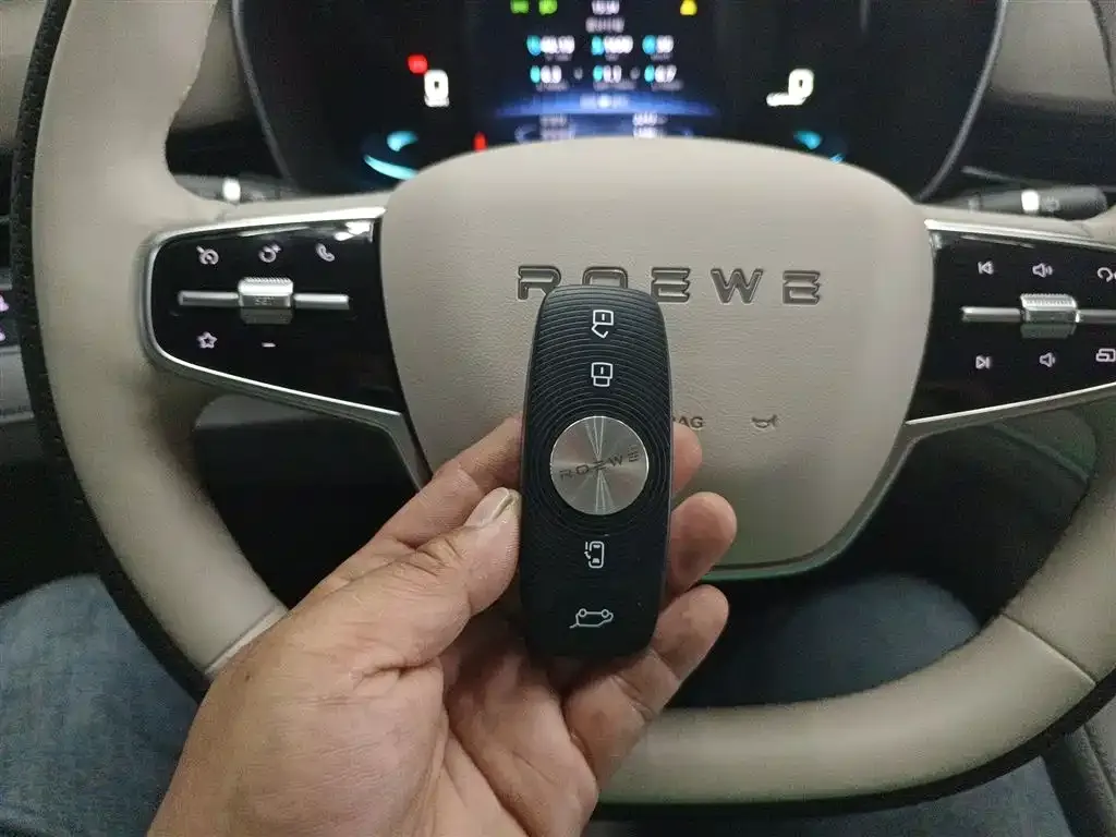 Roewe iMAX8 New Energy — фото 8