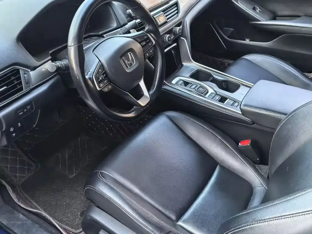 Honda Accord — фото 9
