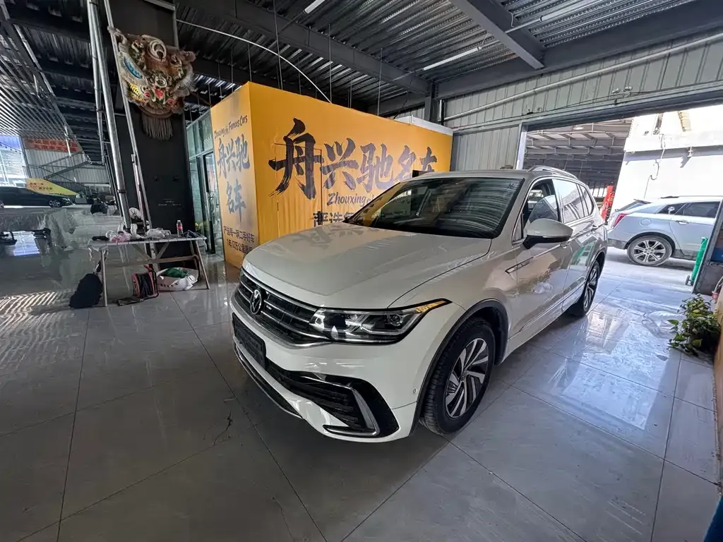 Volkswagen Tiguan L New Energy — фото 1