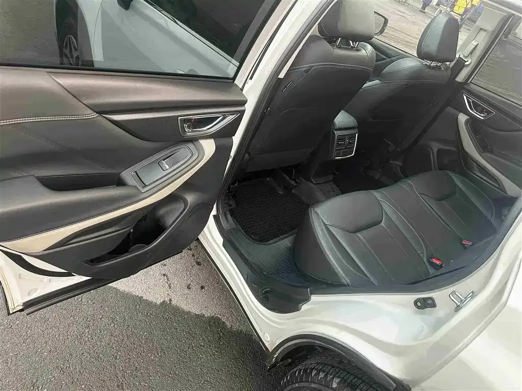 Subaru Forester — фото 4