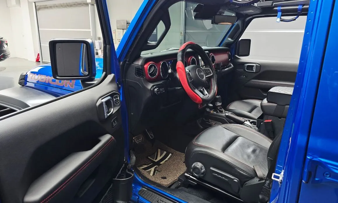 Jeep Wrangler — фото 7