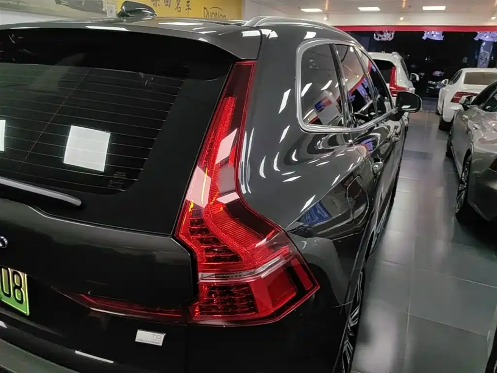 Volvo XC60 PHEV — фото 7