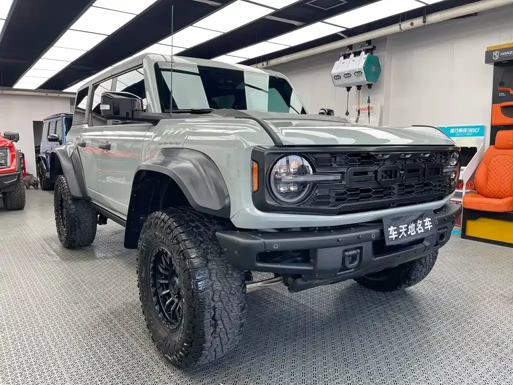 Ford Bronco — фото 10