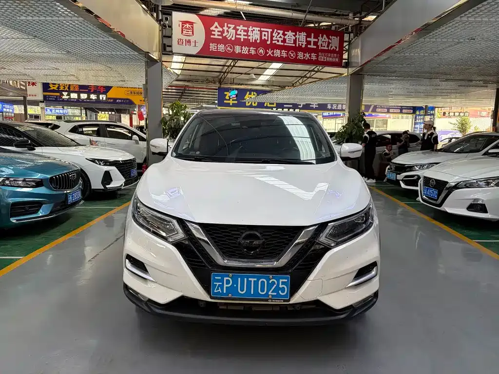 Nissan Qashqai — фото 1