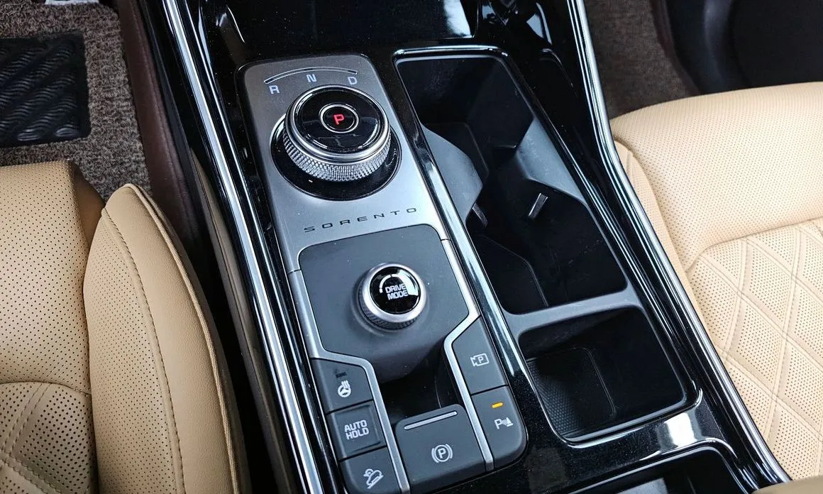 Kia Sorento — фото 8