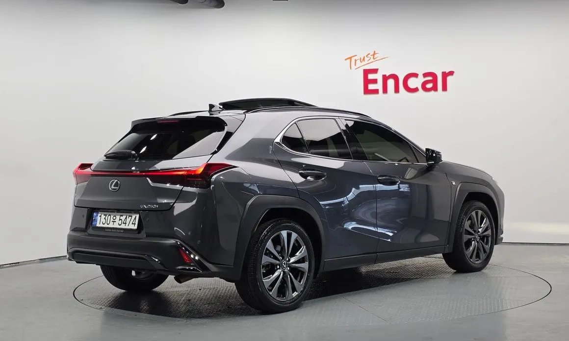 Lexus UX — фото 2