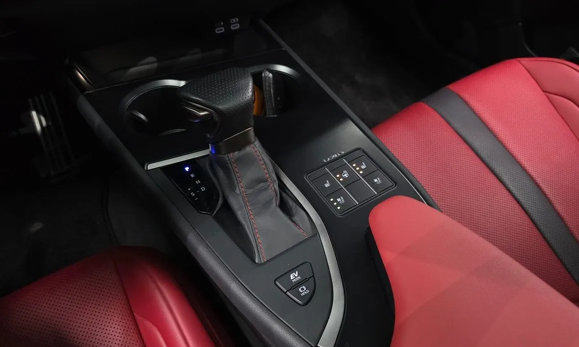 Lexus UX — фото 9