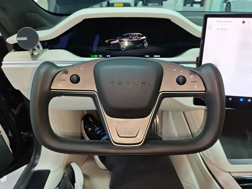 Tesla Model S — фото 4