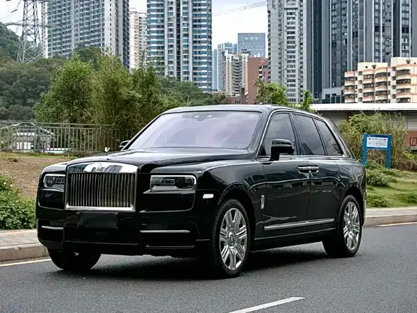 Rolls-Royce Cullinan — фото 1