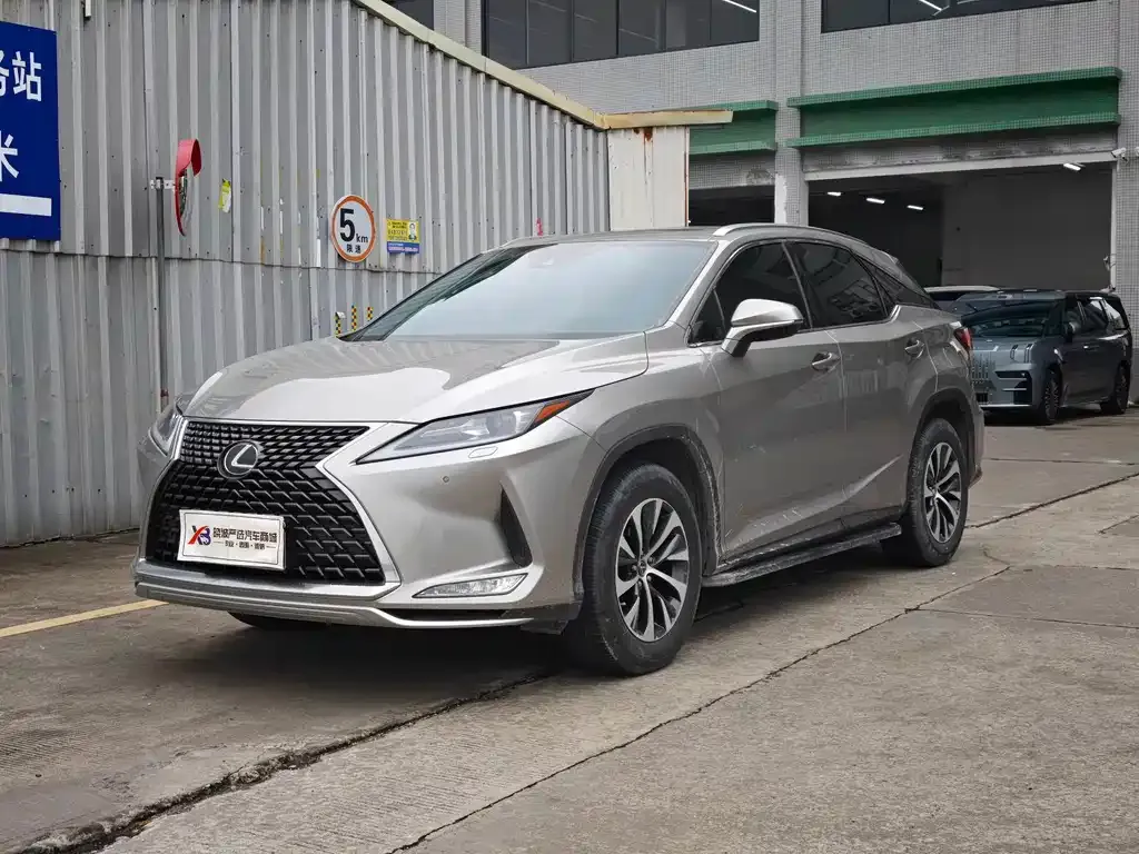 Lexus RX — фото 1