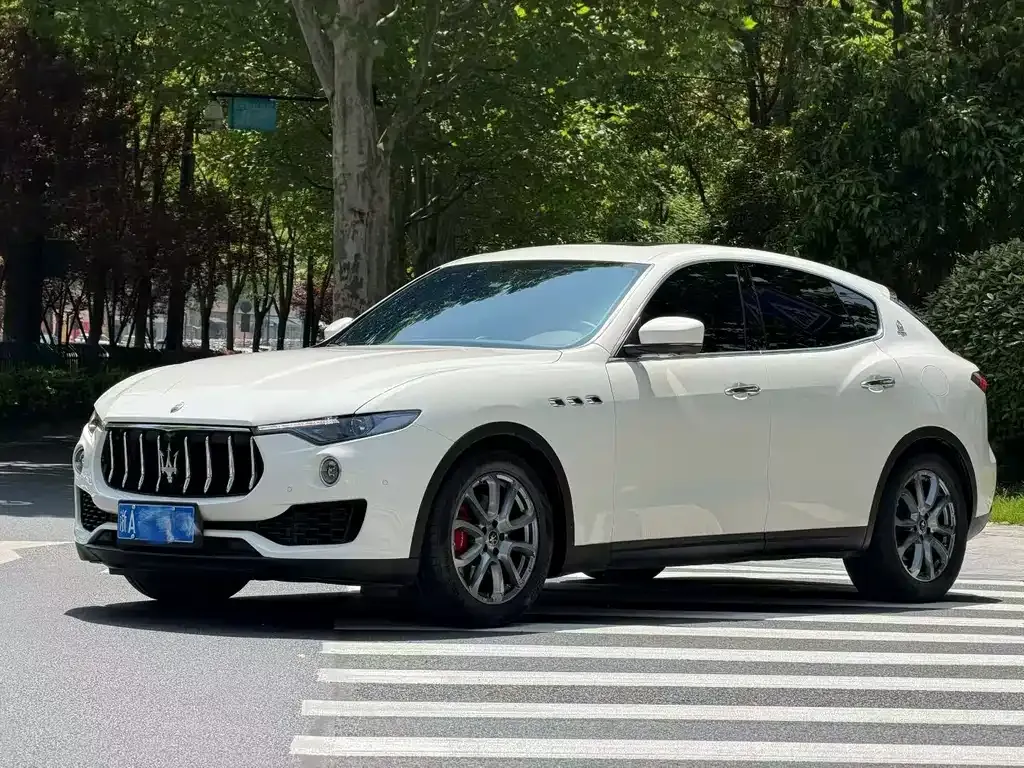 Maserati Levante — фото 1