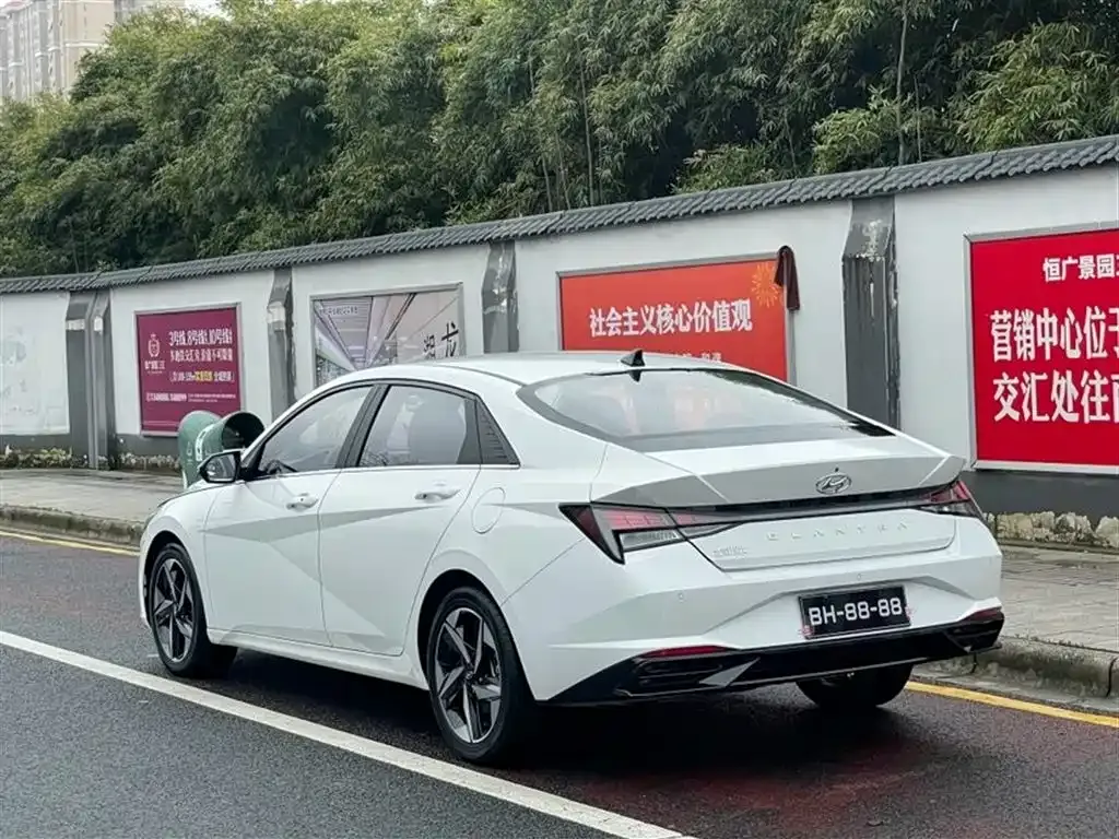 Hyundai Elantra — фото 3