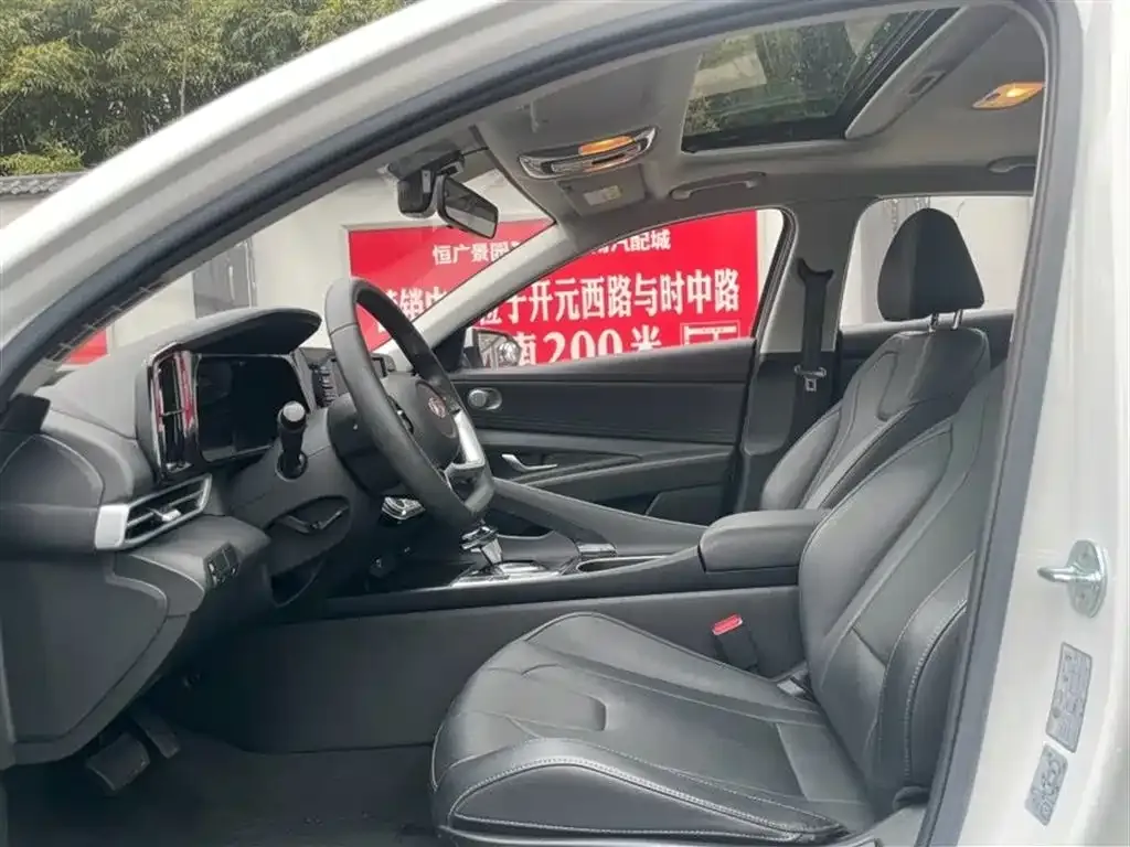 Hyundai Elantra — фото 2