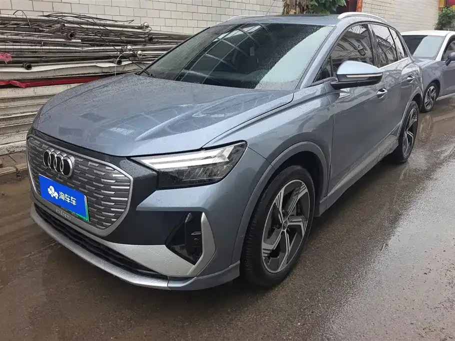 Audi Q4 e-tron — фото 1