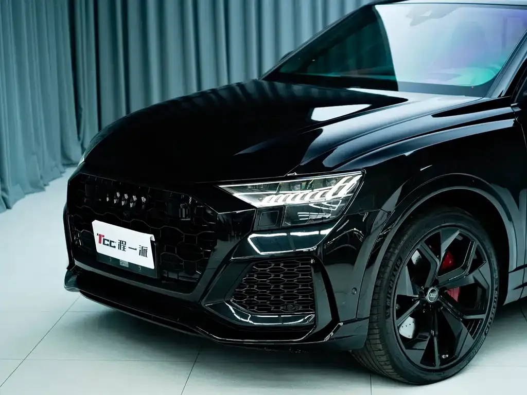 Audi RS Q8 — фото 10