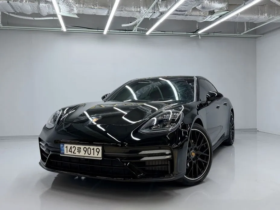 Porsche Panamera — фото 1