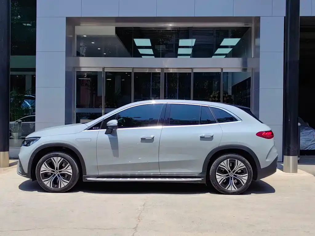 Mercedes-Benz EQE SUV — фото 7