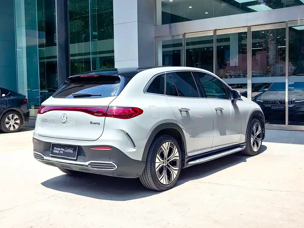 Mercedes-Benz EQE SUV — фото 10