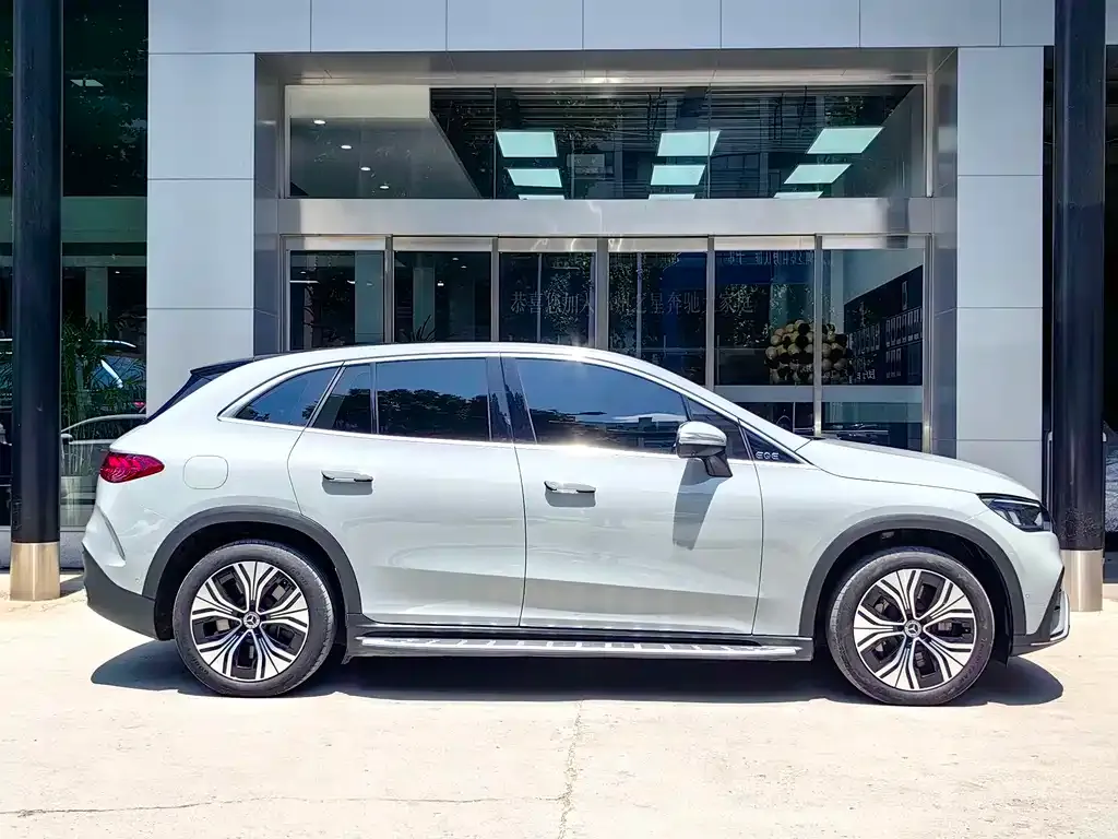 Mercedes-Benz EQE SUV — фото 4
