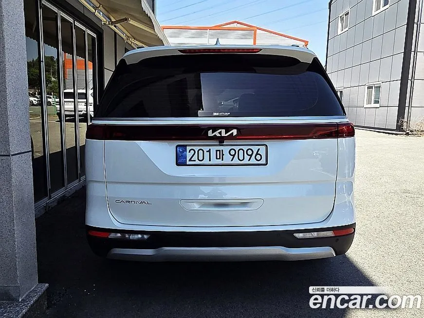 Kia Carnival — фото 8