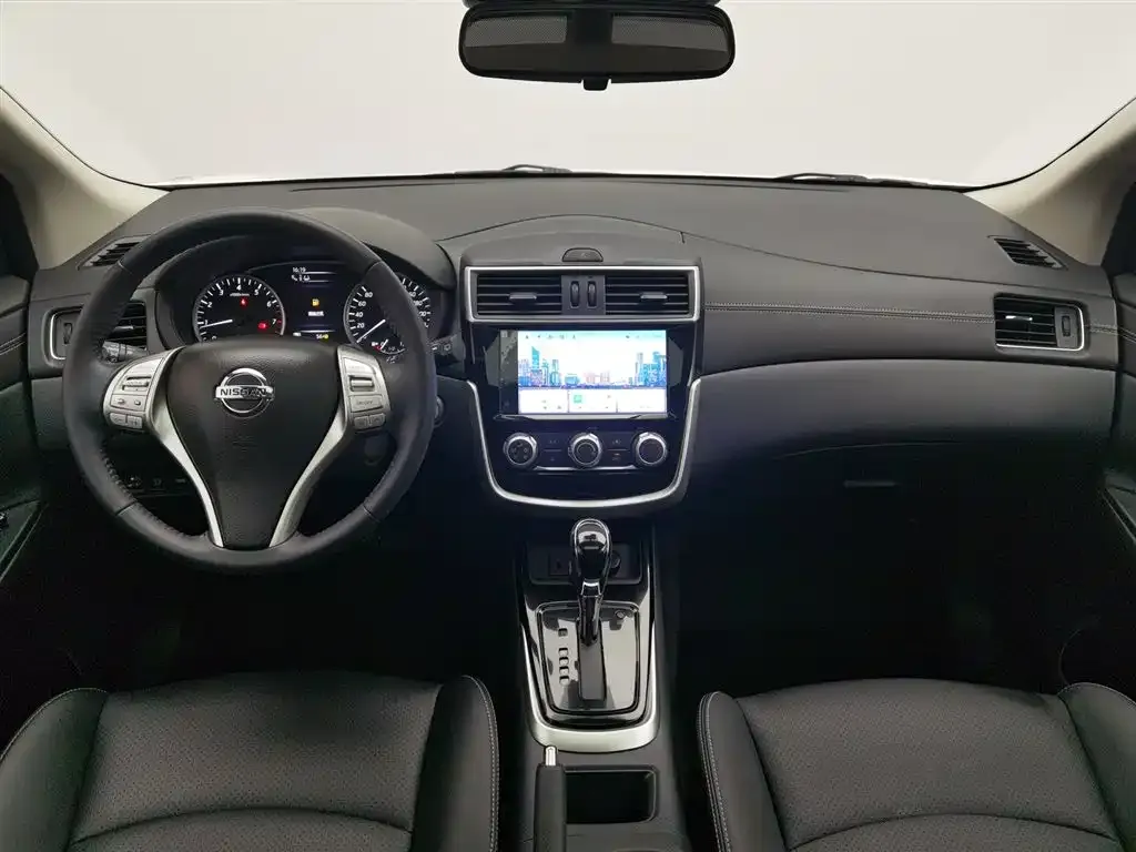 Nissan Tiida — фото 10