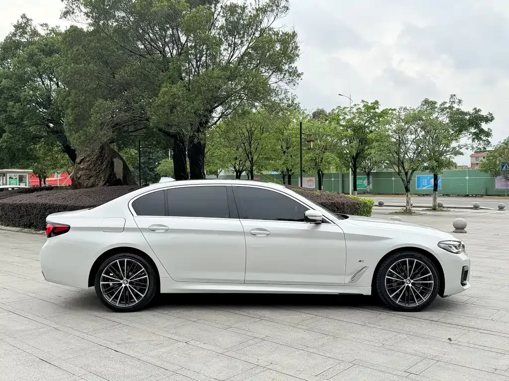 BMW 5 Series — фото 9