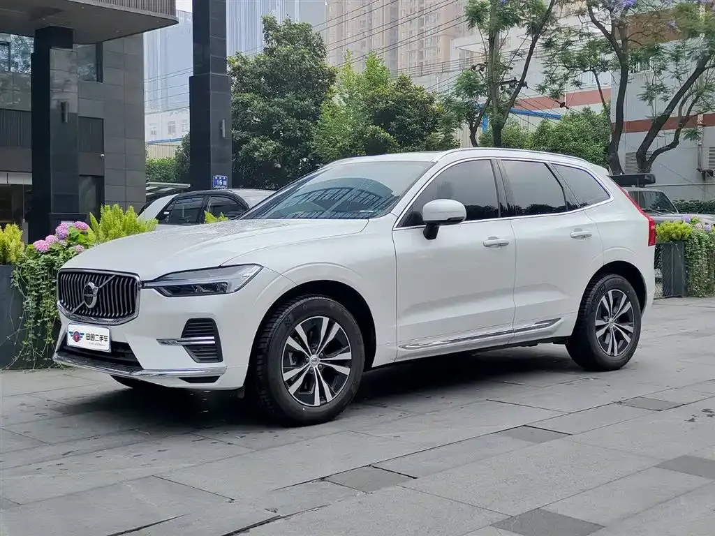 Volvo XC60 — фото 1