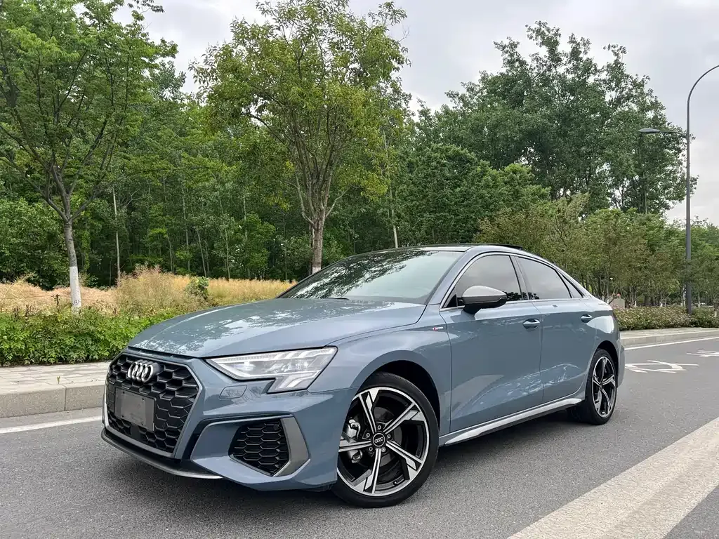 Audi A3 — фото 1