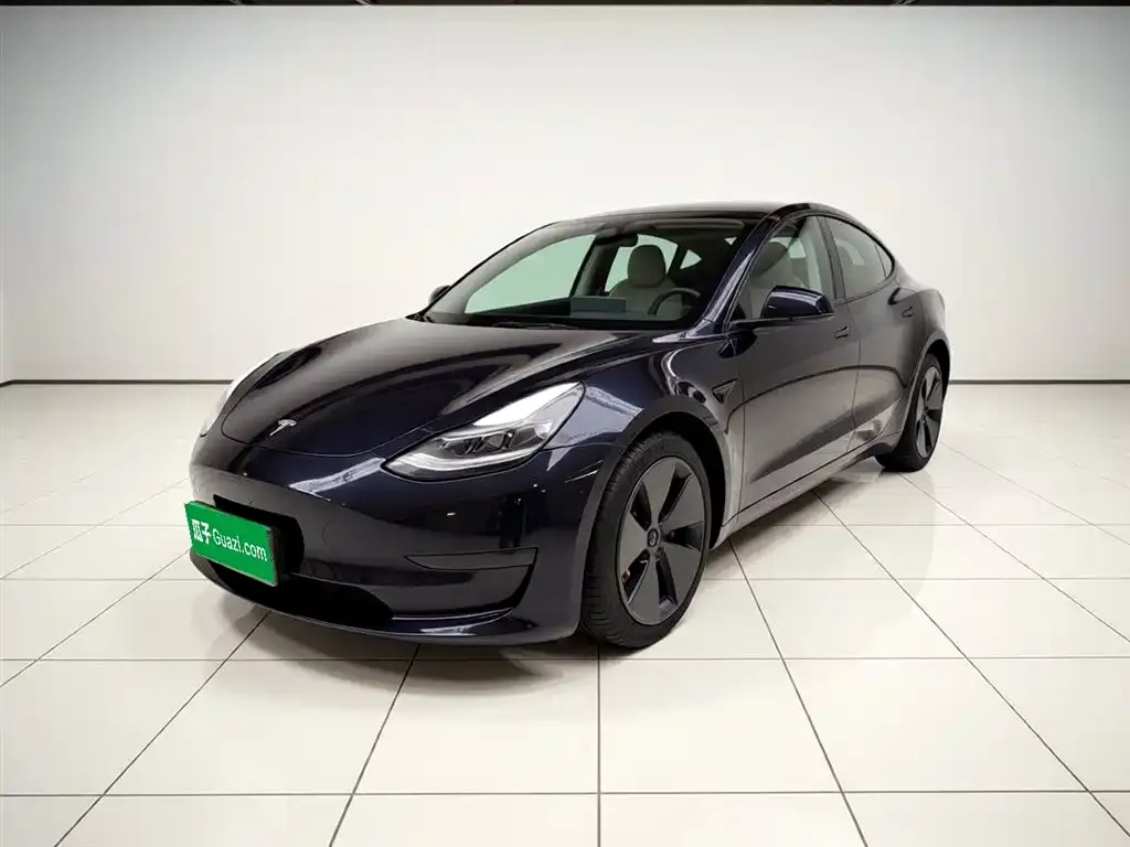 Tesla Model 3 — фото 1