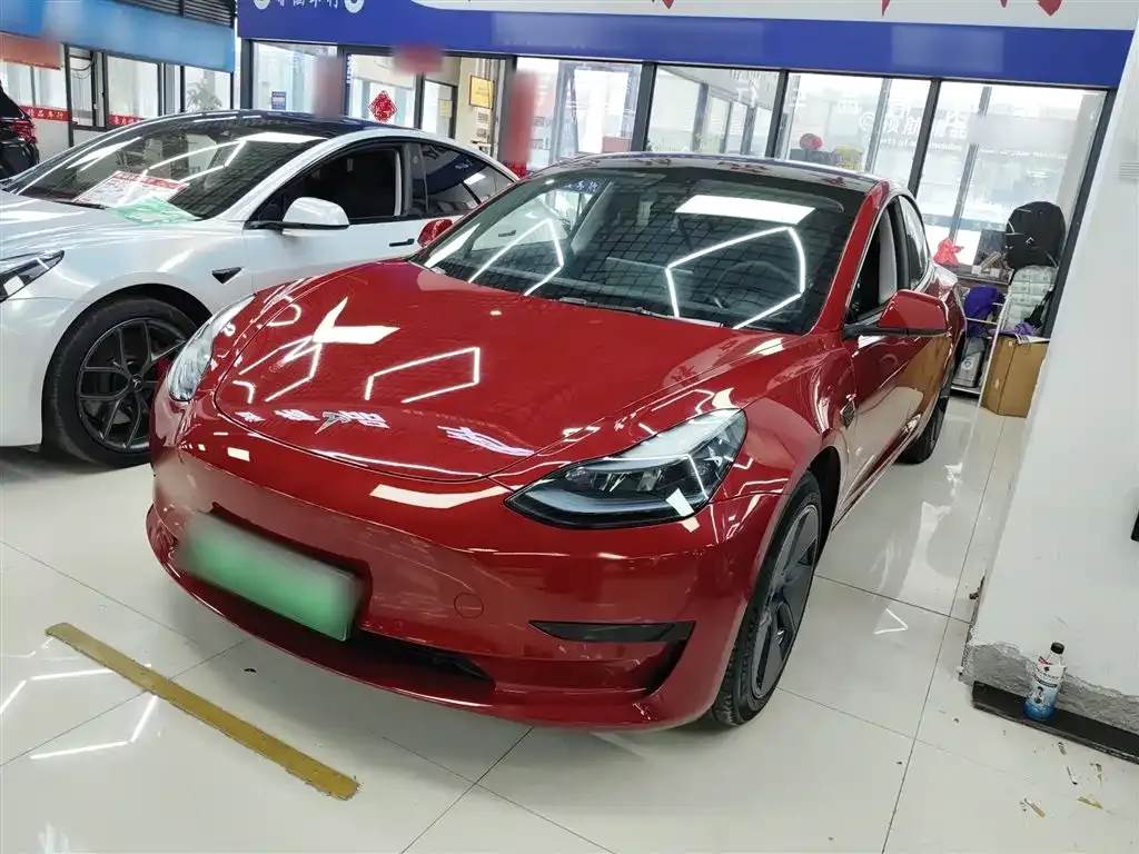 Tesla Model 3 — фото 1