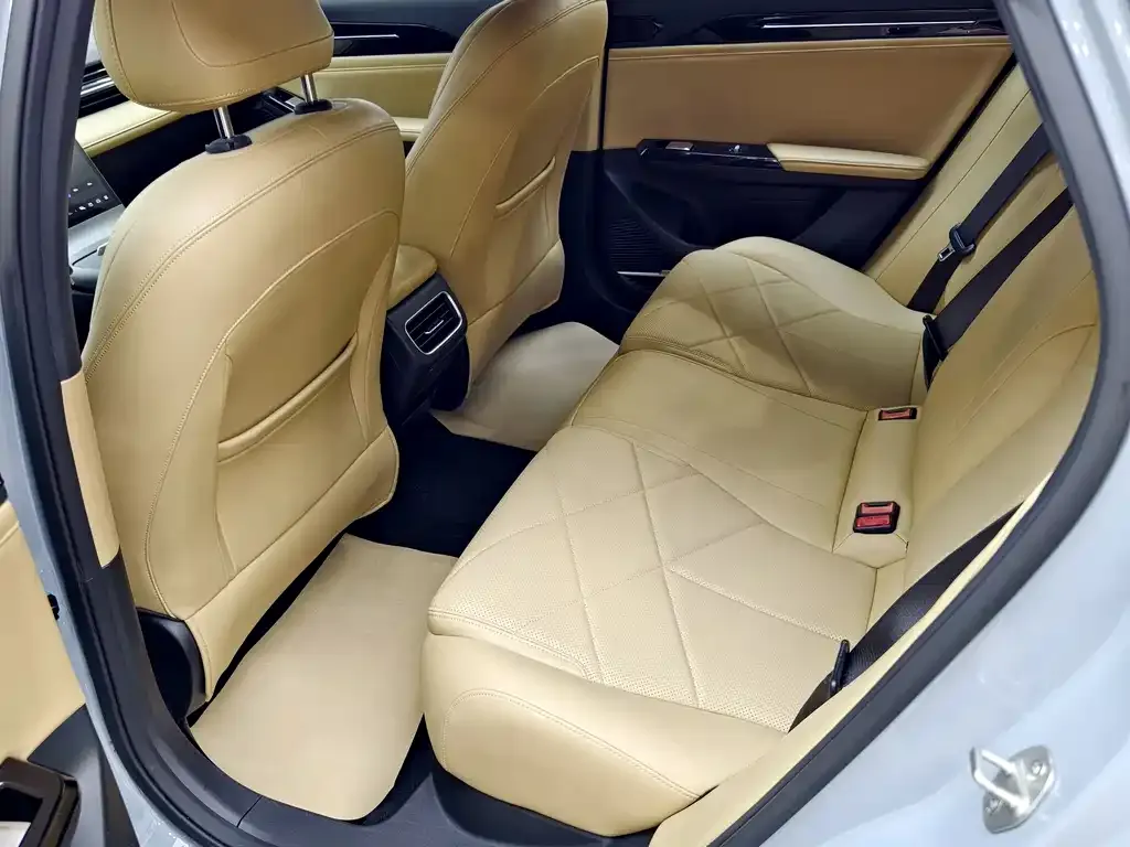 Geely Galaxy L6 — фото 6