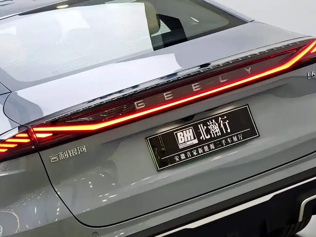 Geely Galaxy L6 — фото 10