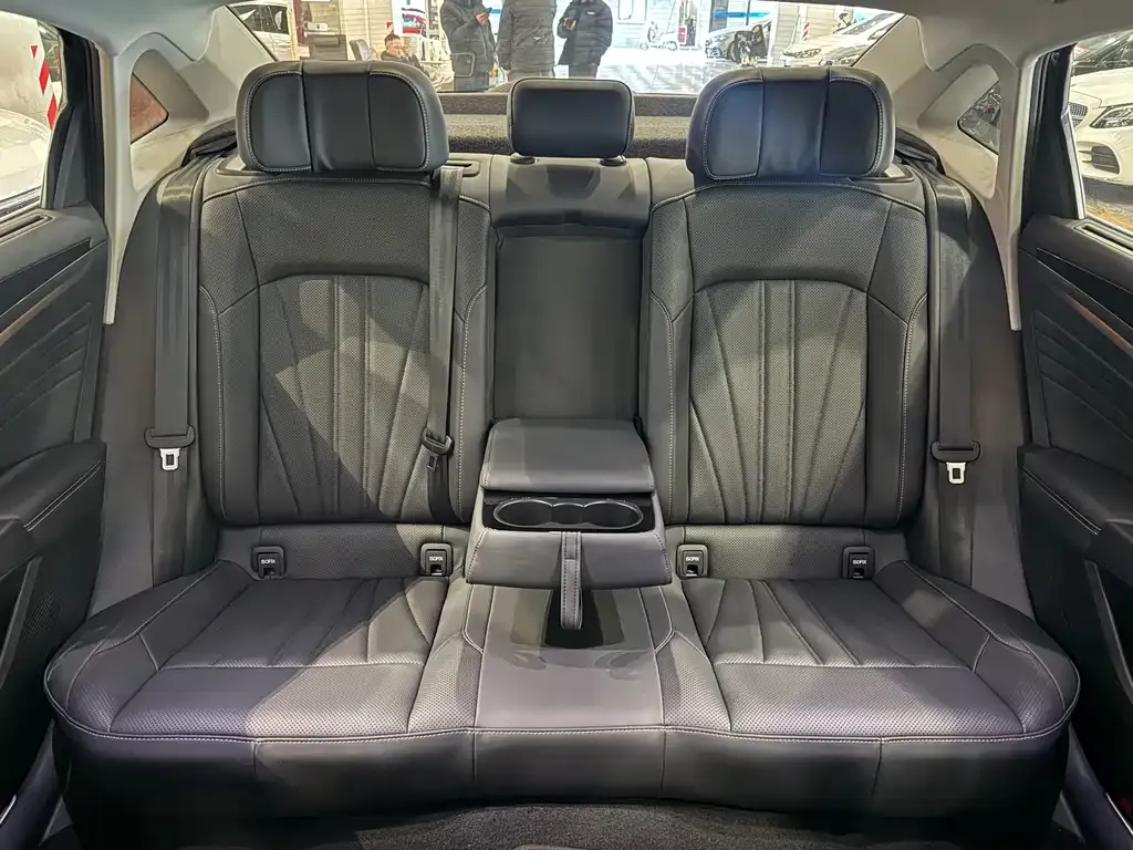 Volkswagen Passat — фото 10