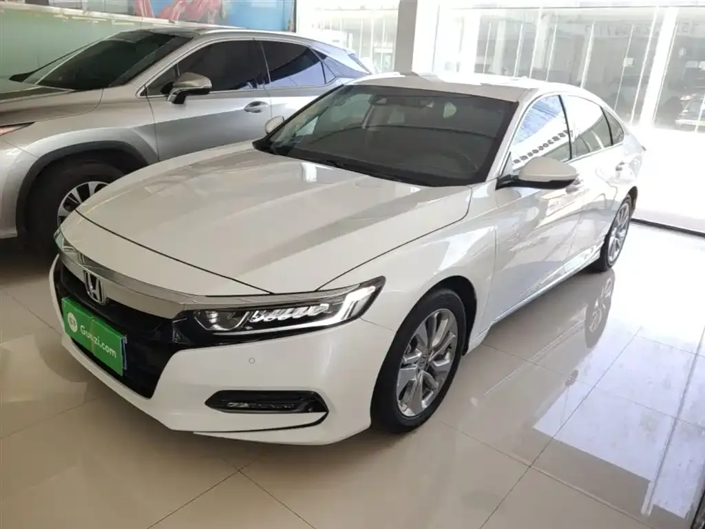 Honda Accord — фото 1