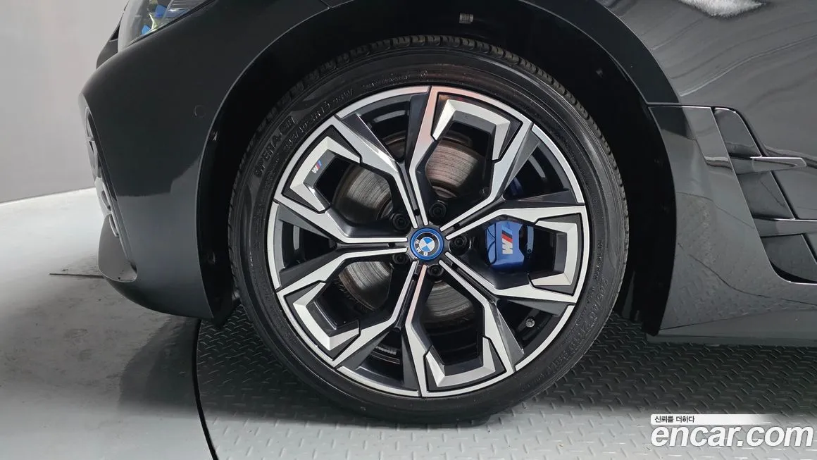 BMW i4 — фото 6