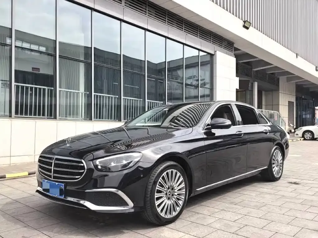 Mercedes-Benz E-Class — фото 1