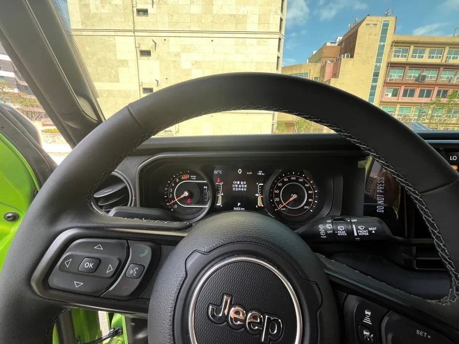 Jeep Wrangler — фото 10