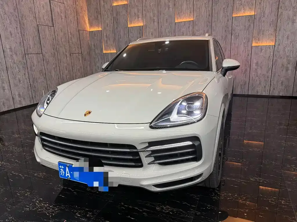 Porsche Cayenne — фото 1