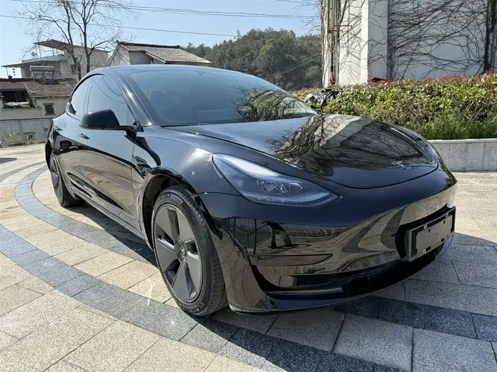 Tesla Model 3 — фото 9