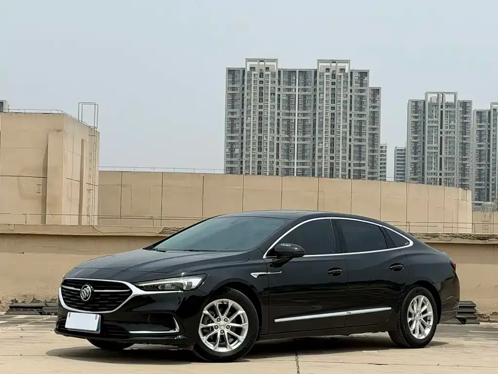 Buick LaCrosse — фото 1