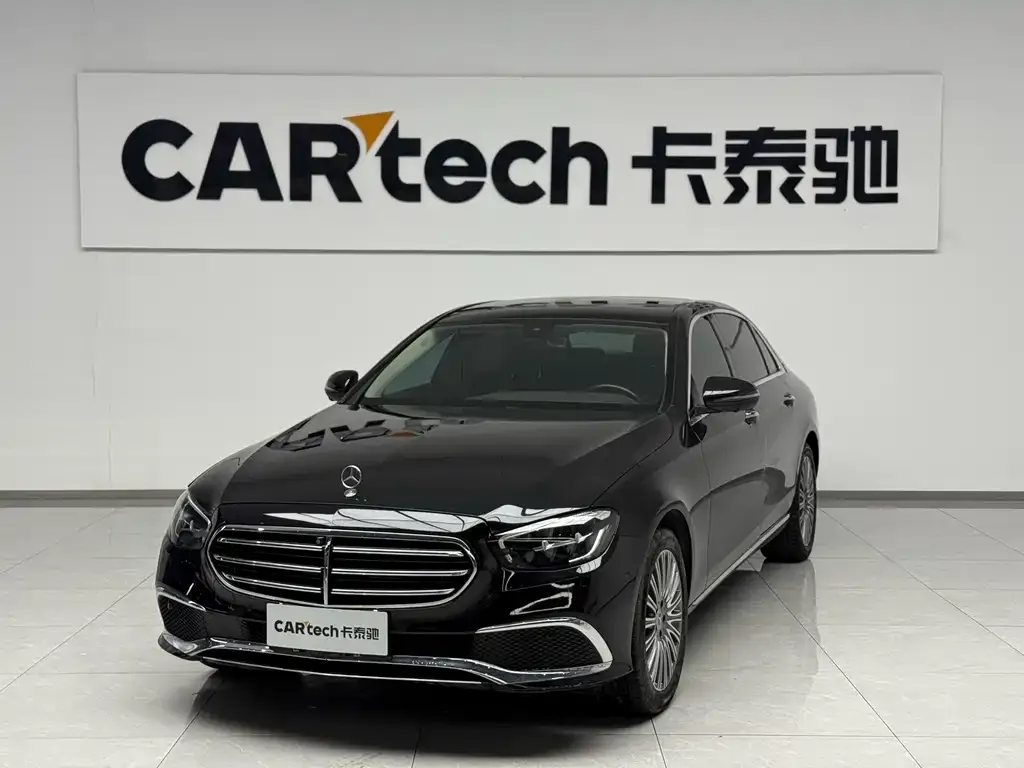 Mercedes-Benz E-Class — фото 1