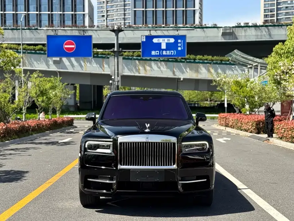 Rolls-Royce Cullinan — фото 1